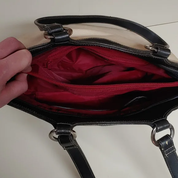 Frankie and Johnnie Dainty Vintage Shoulder Bag - Picture 14 of 16